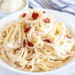 Pasta with Creamy Cheese Sauce